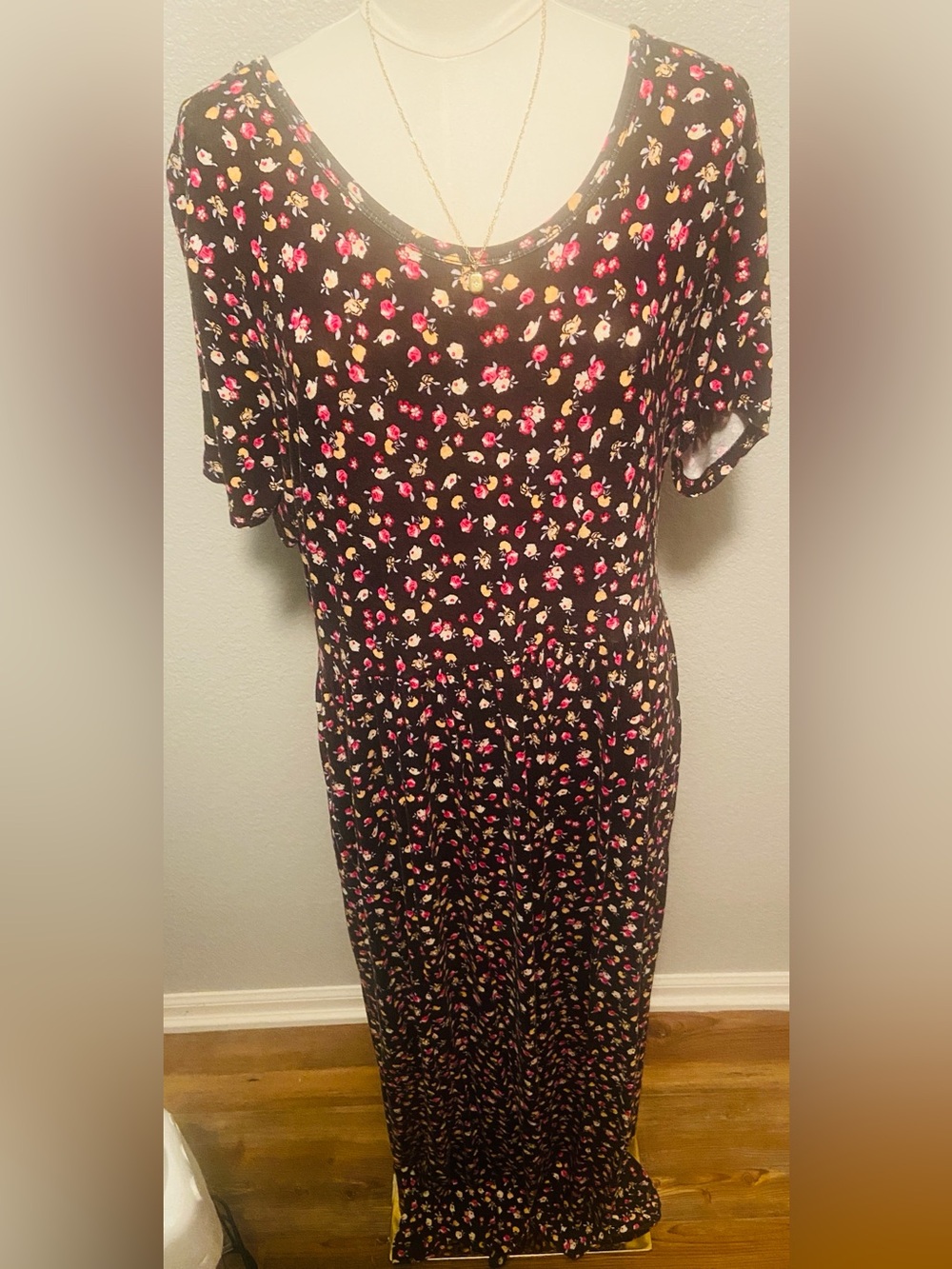 Women’s Black Floral Maxi Dress - Pink & Cream Floral Accent with pockets